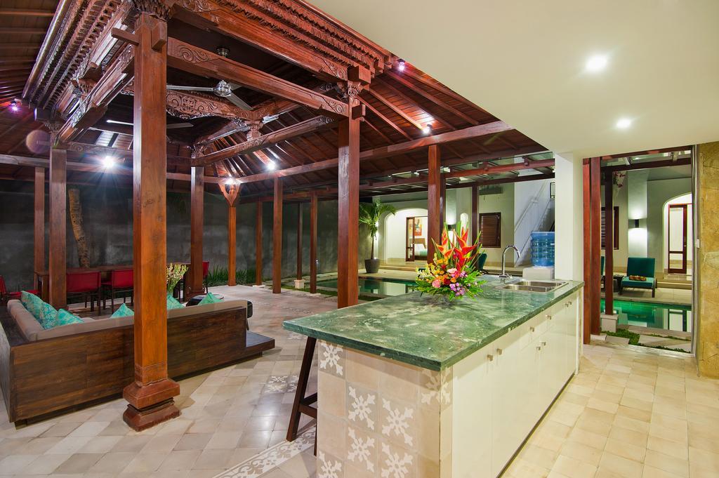 Villa Amalia Legian Buitenkant foto